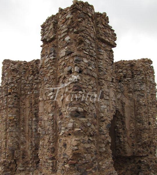 Dokhtar Castle – Takestan